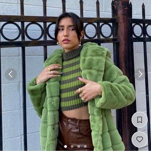 BNWT Apparis Goldie Coat in Moss Green 💚